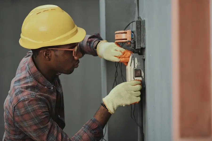 Instalación de un dispositivo en pared (imagen ilustrativa)